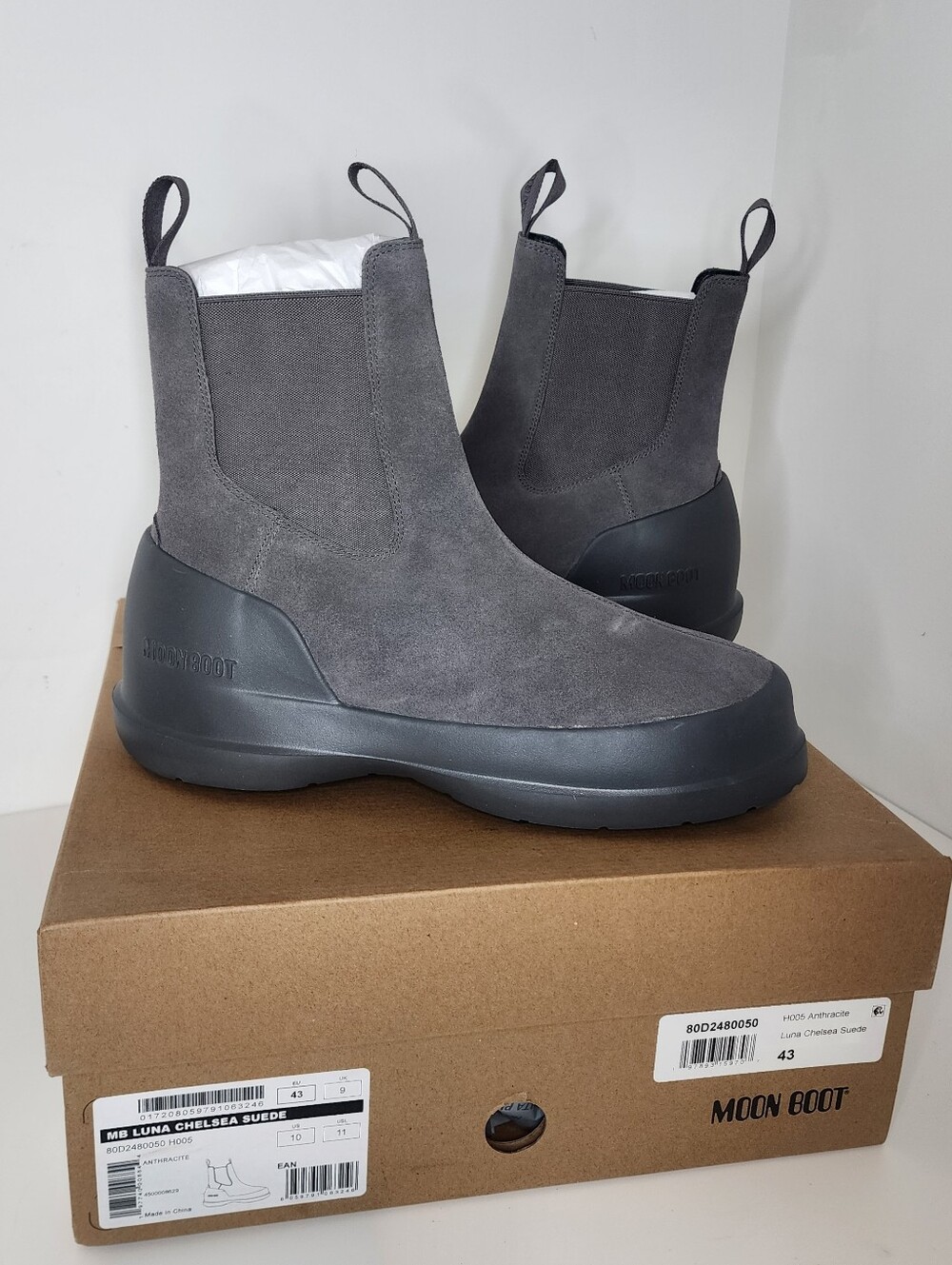 Moon Boot Luna Chelsea Mens Suede Boot in Gray